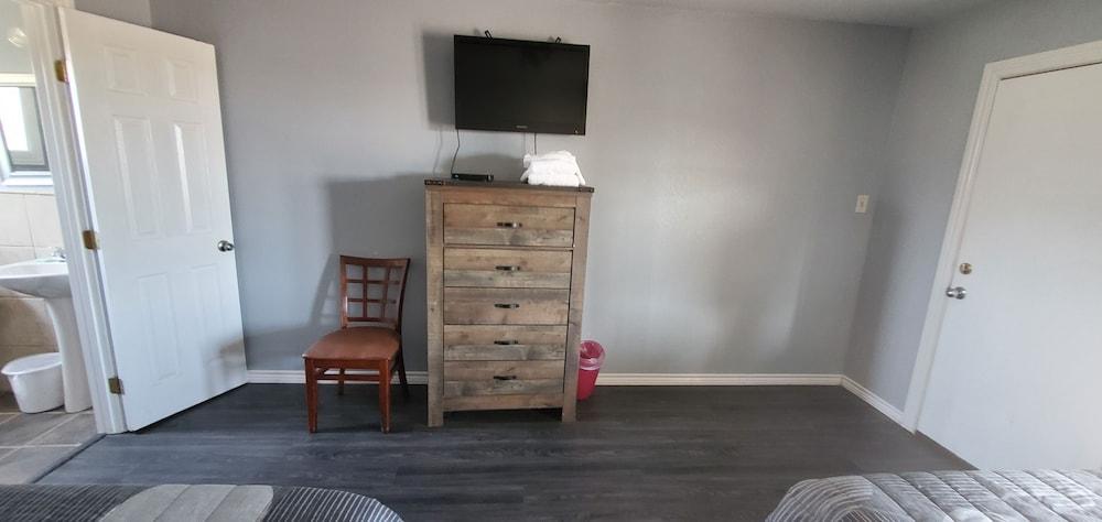 Town & Country Motel photo 4