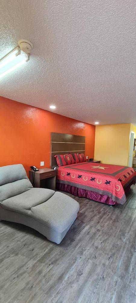 Chaparral Motel photo 31