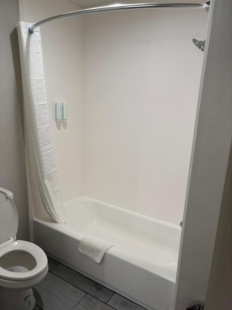Clarion Pointe photo 38