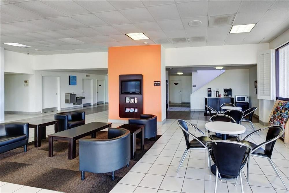 Executive Inn & Suites photo 26