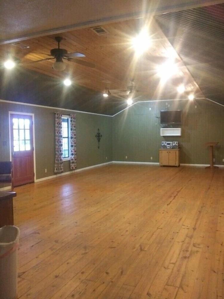 Whispering Creek Lodging & RV Resort photo 10