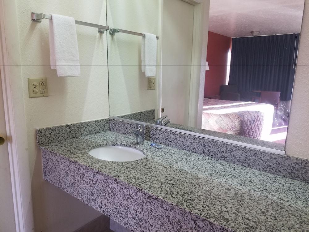 Masters Inn Columbia I-26 photo 12