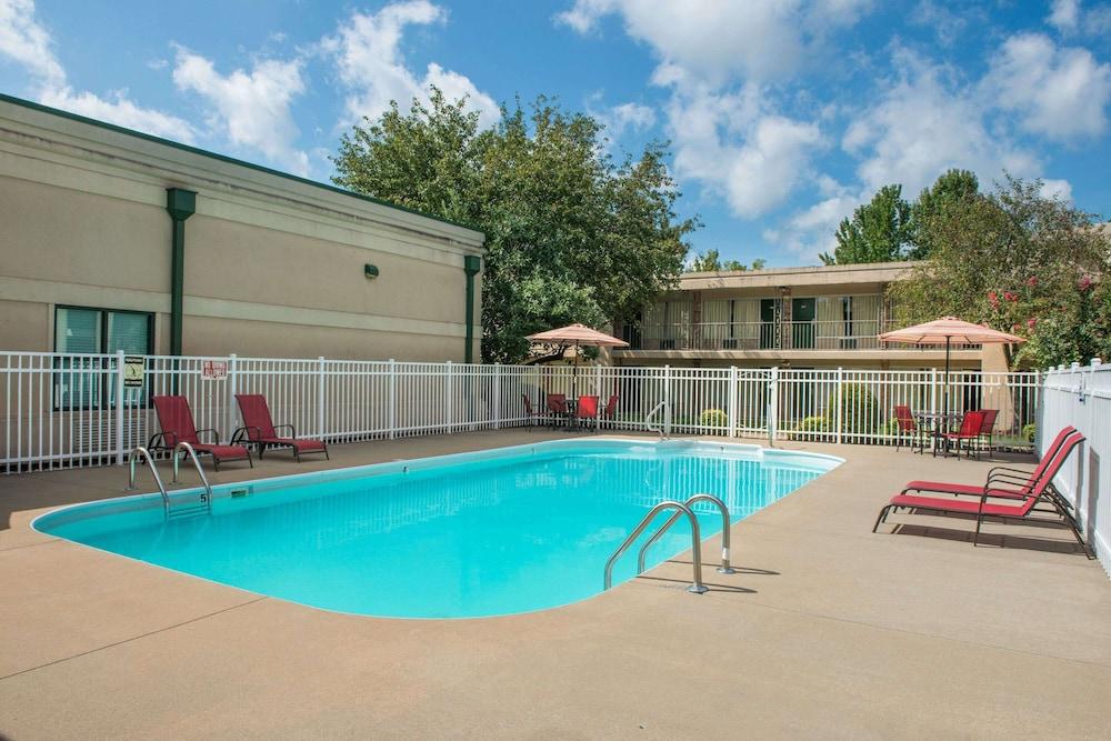 Days Inn by Wyndham Paducah I-24 Exit 4 photo 13