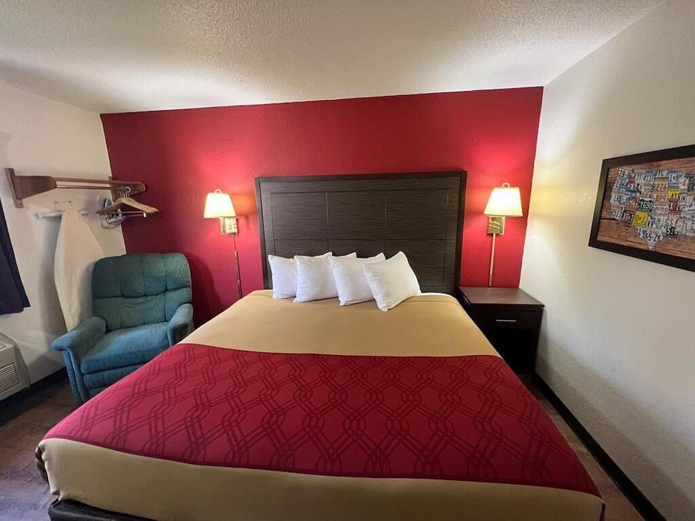Econo Lodge Oacoma - Chamberlain West photo 28