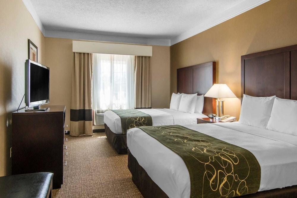 Comfort Suites Linn County photo 52