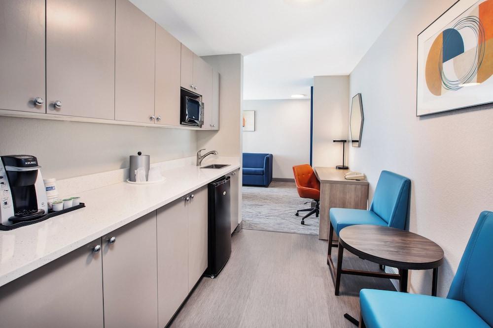 Holiday Inn Express & Suites Buffalo by IHG photo 6