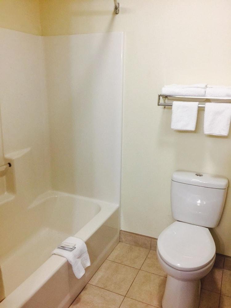 Texas Inn & Suites photo 15