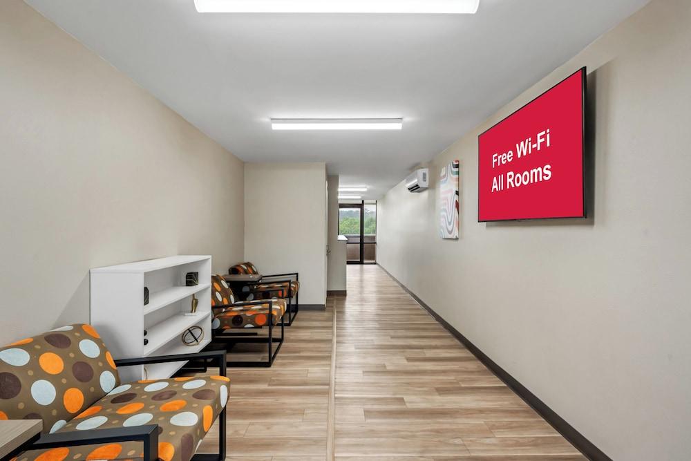 Red Roof Inn Perryville photo 13