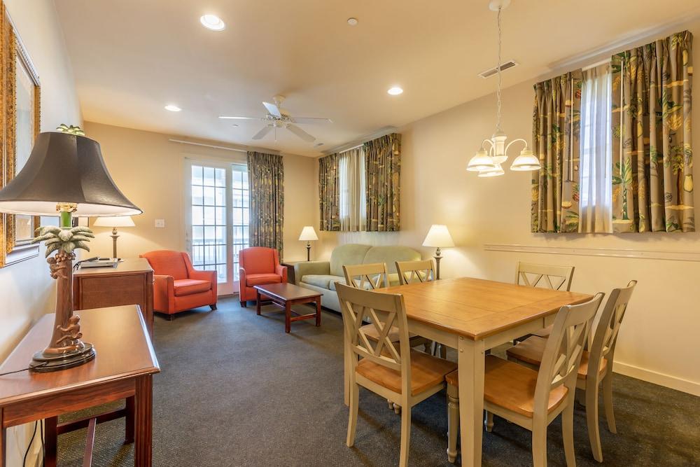Ebb Tide Suites photo 10