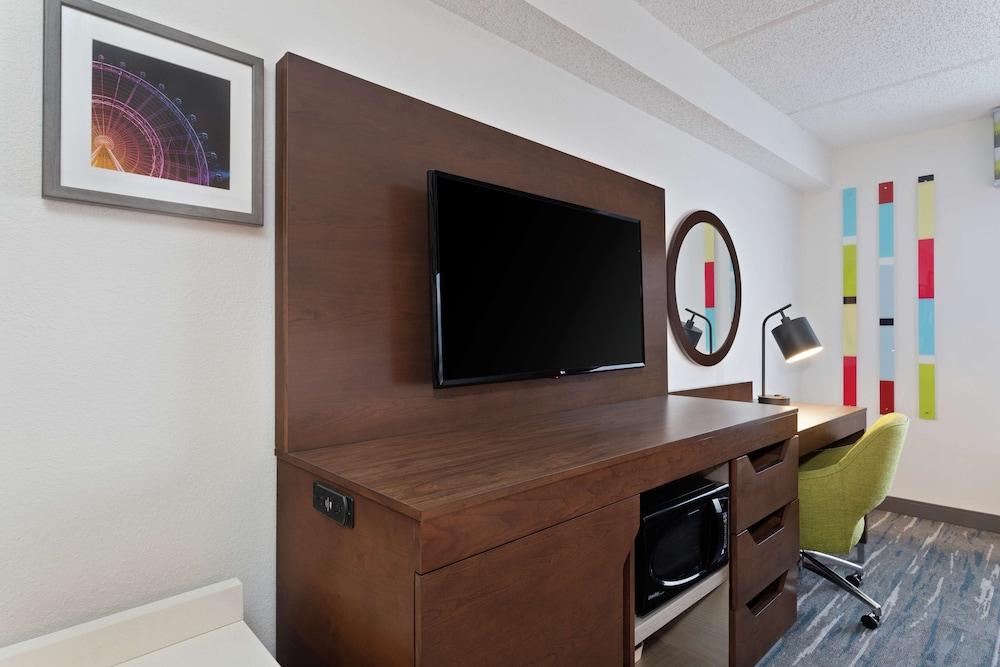 Hampton Inn & Suites Orlando Intl Dr N photo 47