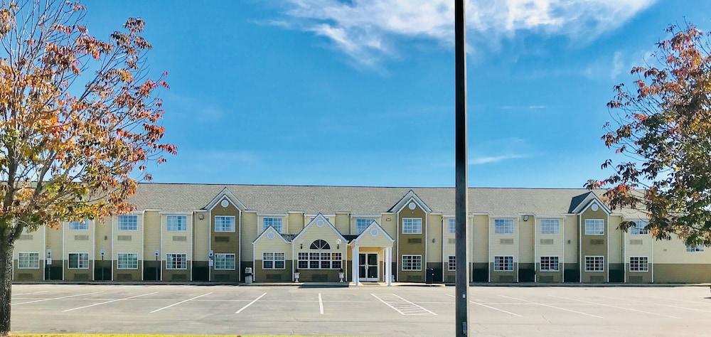 Microtel Inn & Suites by Wyndham Tuscaloosa East photo 23