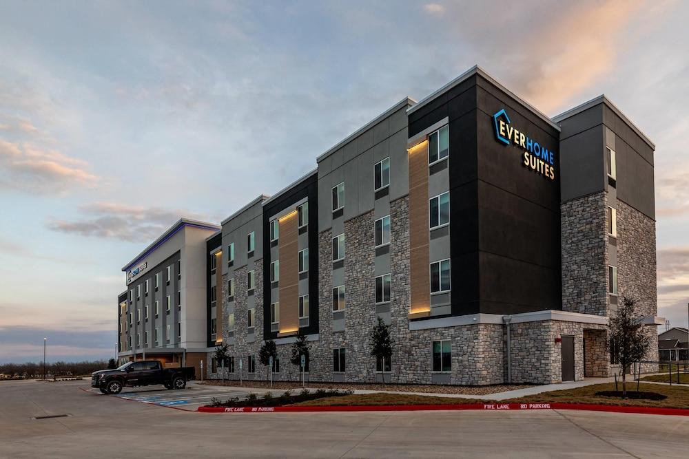 Everhome Suites Bastrop photo 42