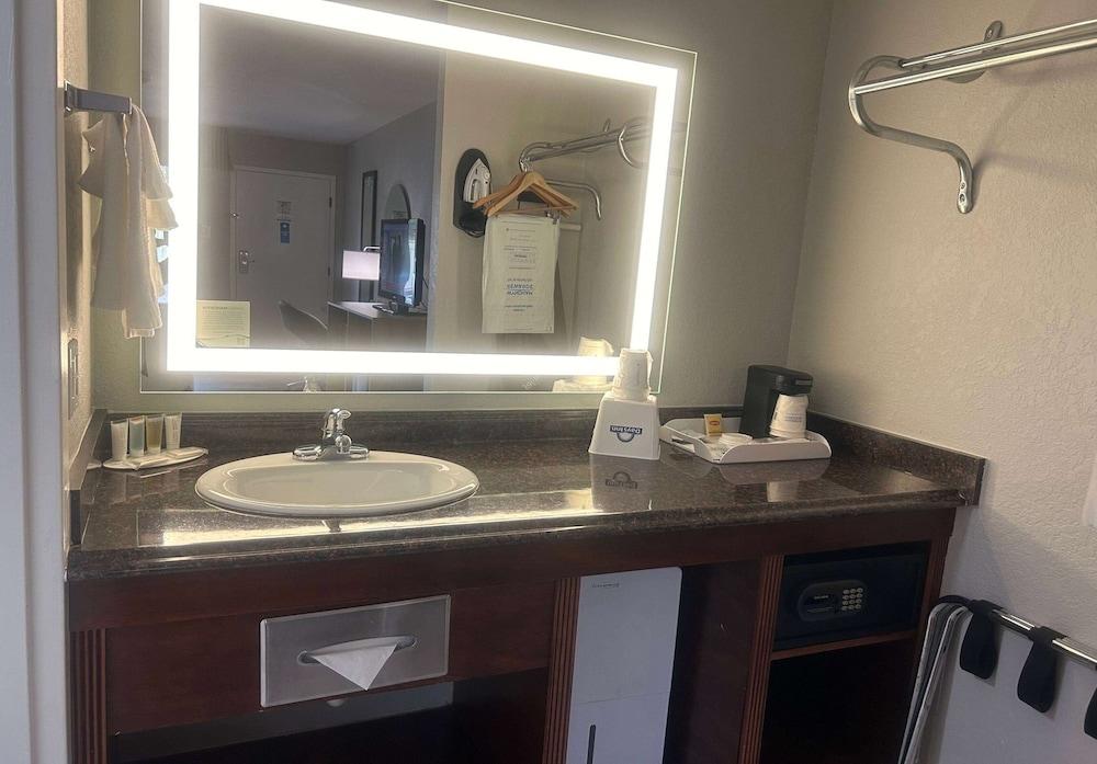 Days Inn by Wyndham Port Charlotte/Punta Gorda photo 70