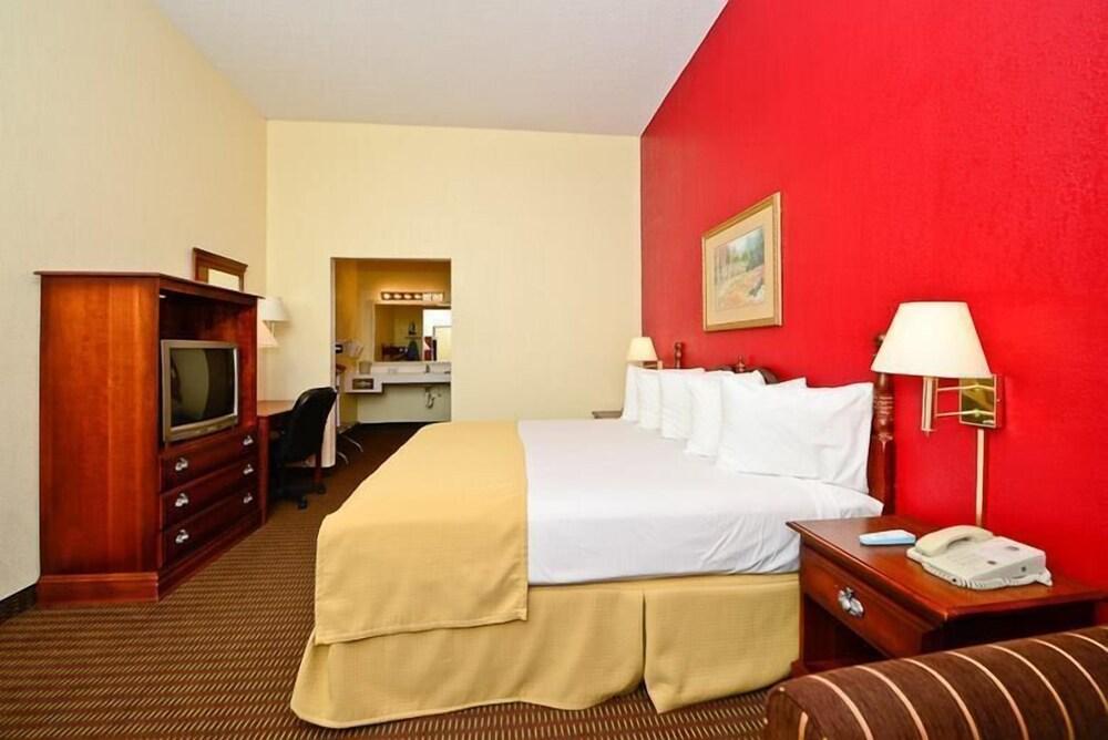 Manchester Heritage Inn And Suites photo 10