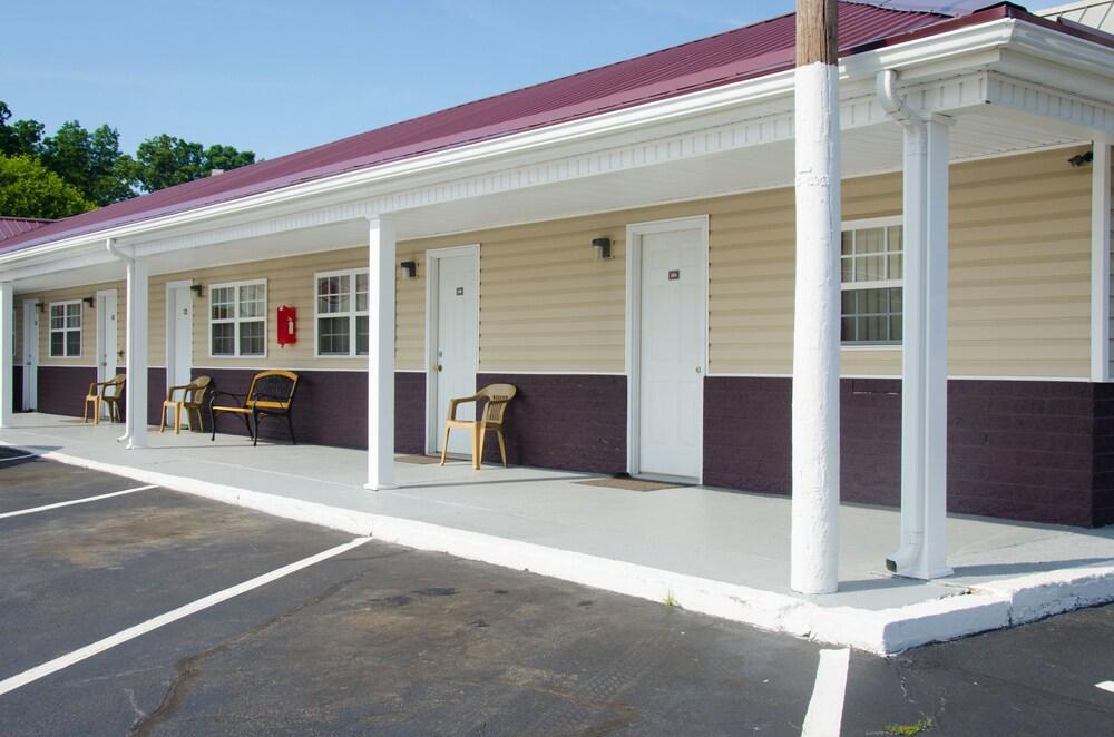 Turnpike Motel photo 24
