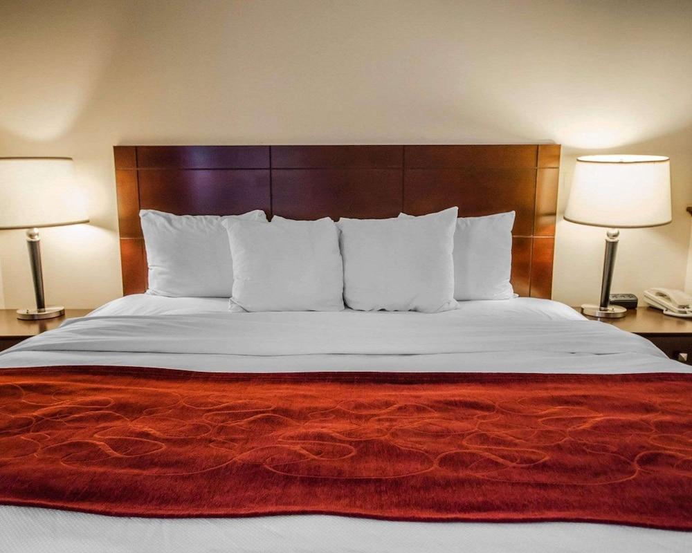 Quality Suites Jeffersonville - Louisville North photo 14