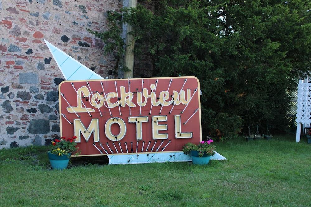 Lockview Motel photo 51