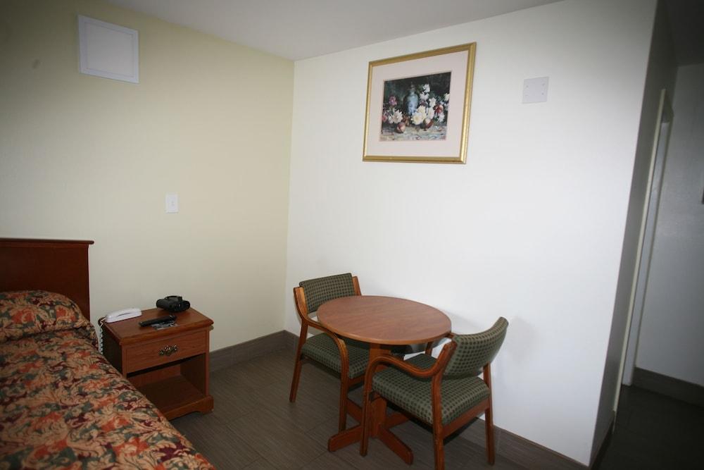 Royal Inn photo 24