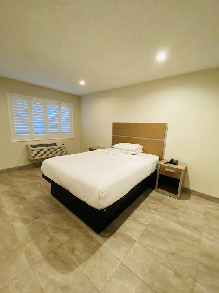 Super 8 by Wyndham Bakersfield Ca photo 6