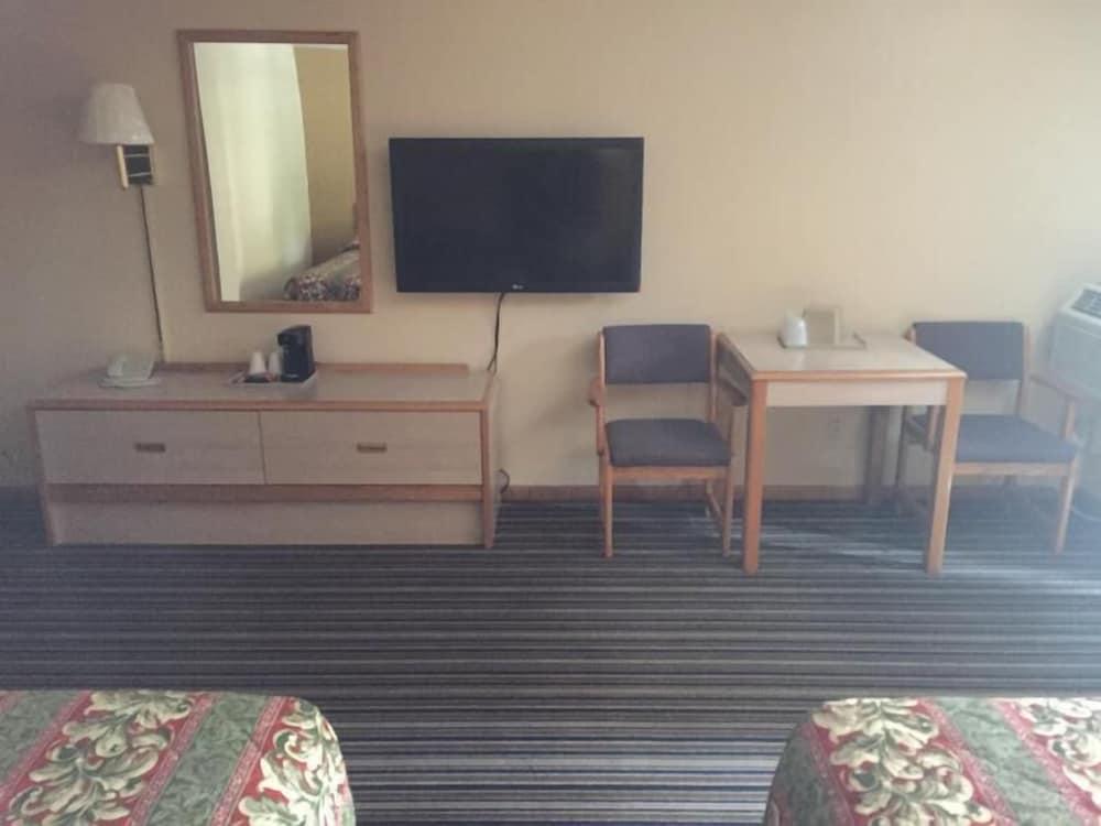 Budget Inn photo 2