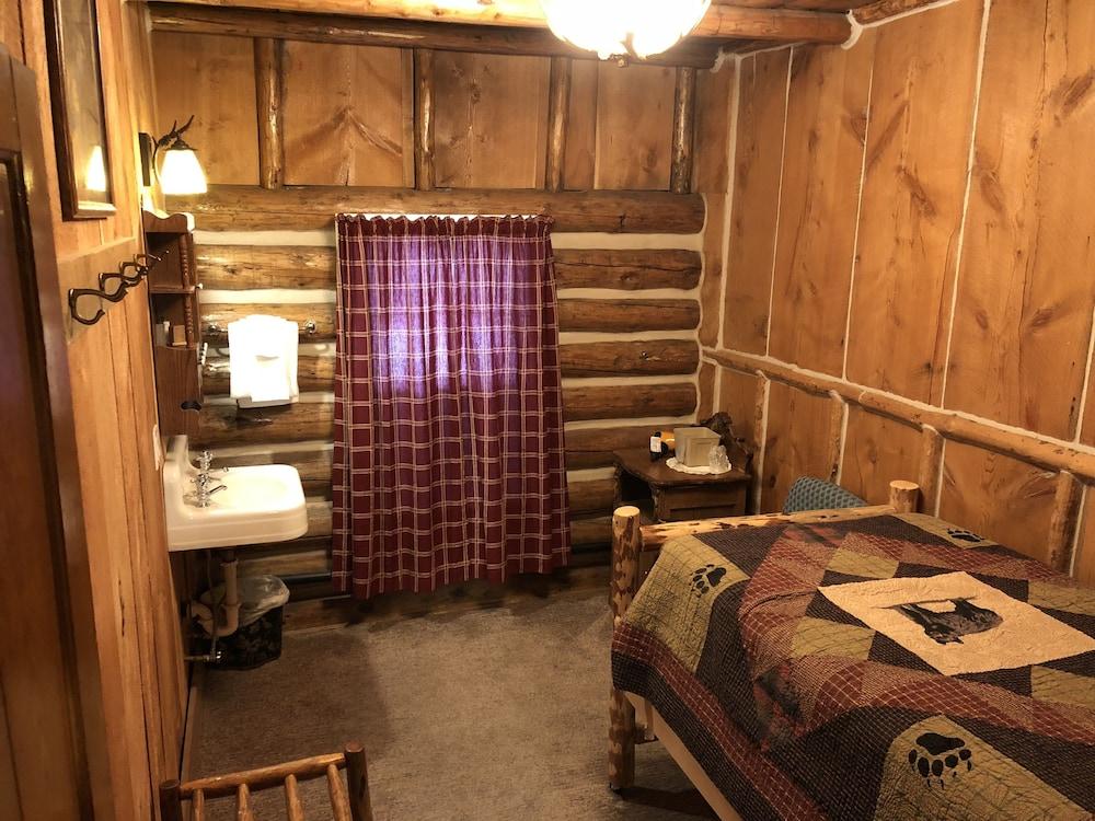 The Historic Madison Hotel Motel photo 18