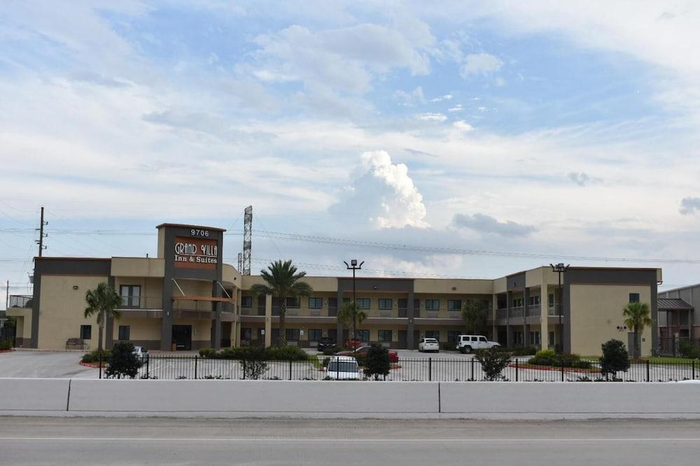 Grand Villa Inn & Suites - Humble photo 16