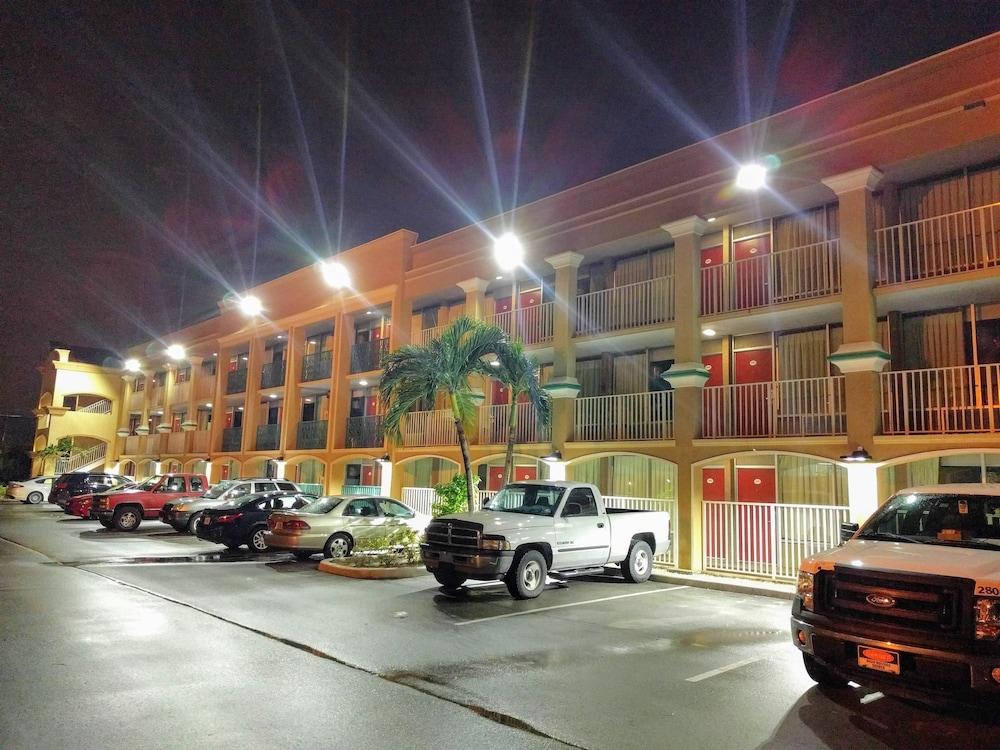Red Carpet Inn Airport and Cruise Port Hotel Fort Lauderdale photo 13