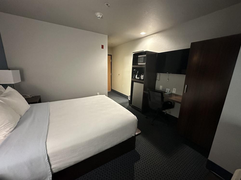 Sugar Creek Inn & Suites photo 5
