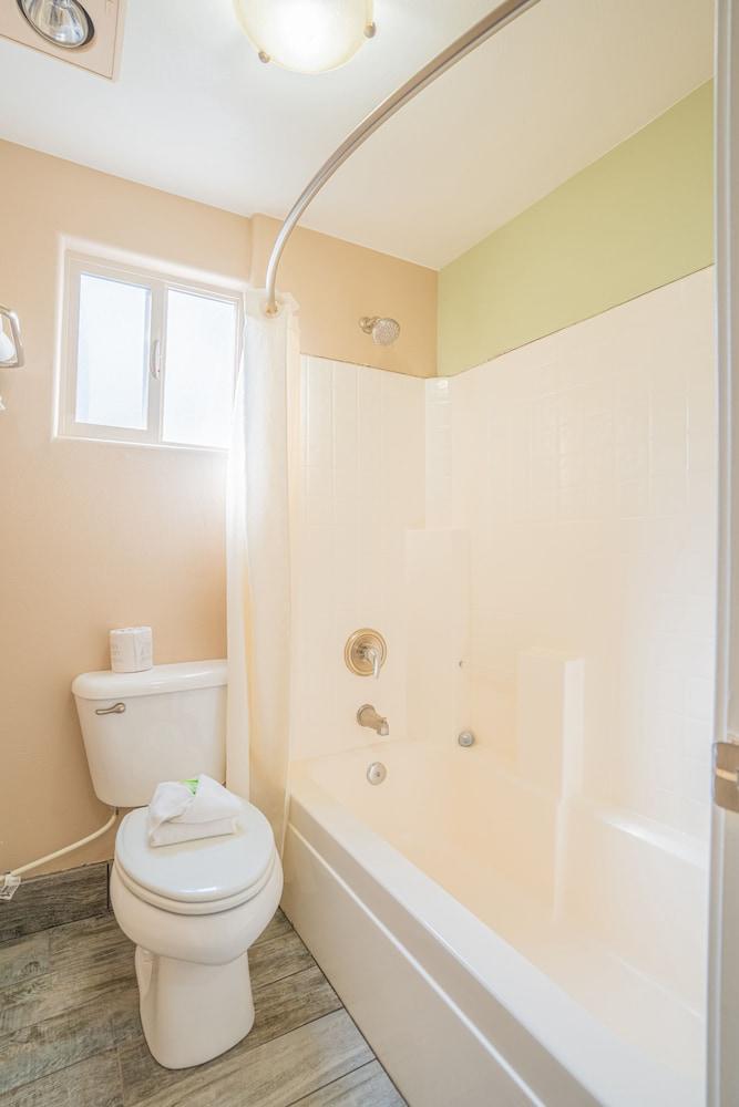 Petty Ranch Inn photo 56