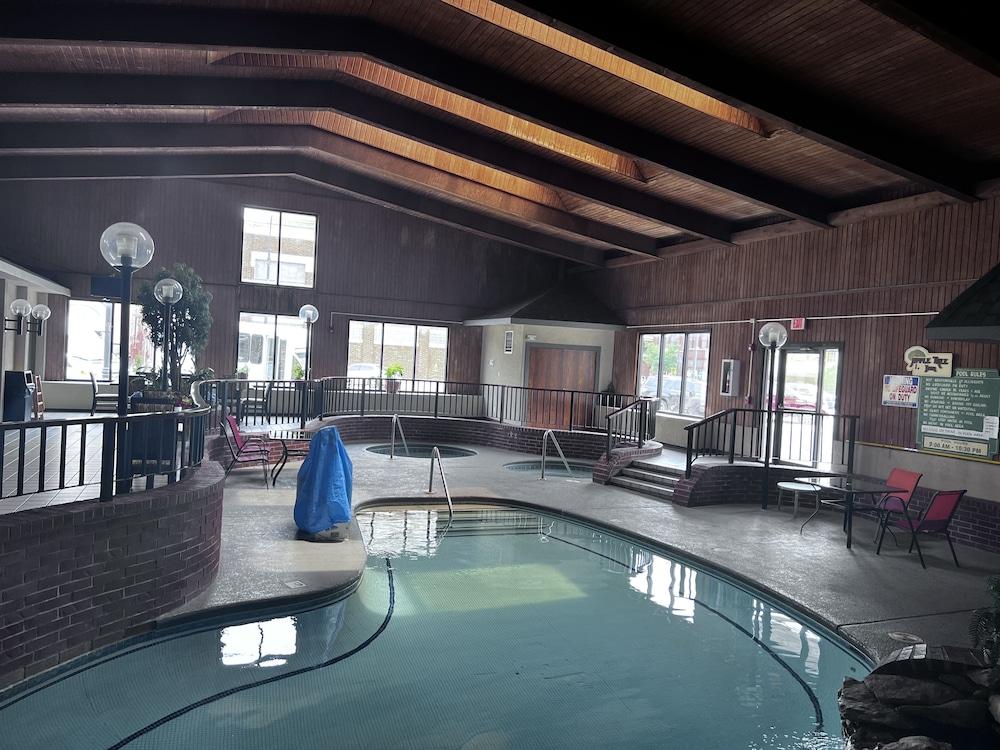 Apple Tree Inn and Suites photo 19