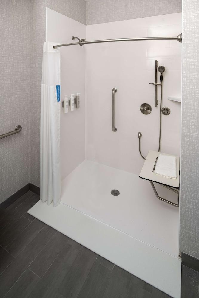 Hampton Inn & Suites Huntington Downtown photo 14