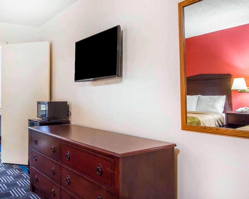 Econo Lodge Lanett photo 6