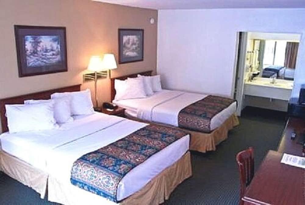 Carmel Inn & Suites photo 11