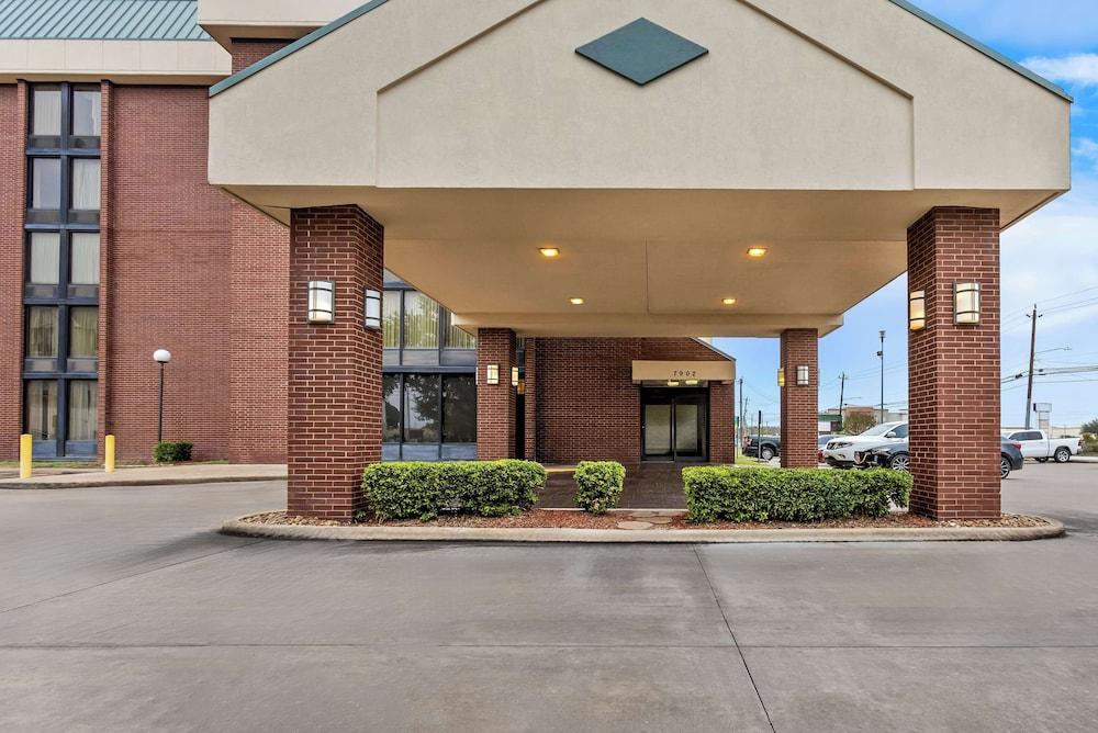 Sonesta Essential Houston Hobby Airport photo 40