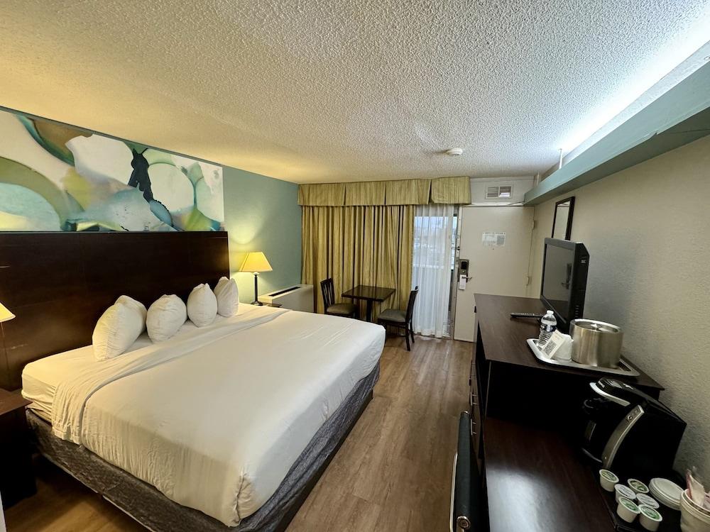 Wyndham Garden Ann Arbor photo 35