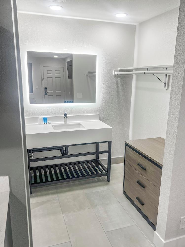 Value Suites Extended Stay photo 3