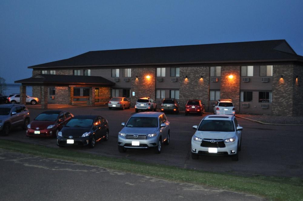 The Washburn Inn - On the Lake photo 1