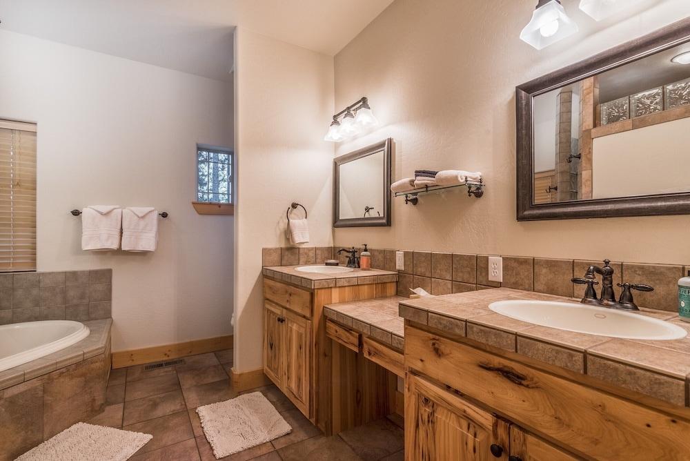 Pineview Lodge photo 57