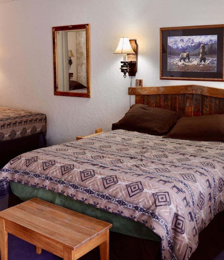 Rocky Mountain Lodge photo 26