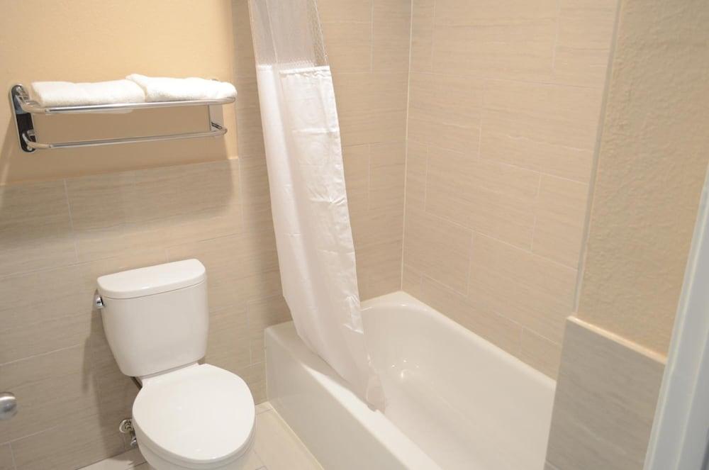 Regency Inn photo 17