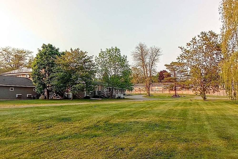 Capt.'s Inn & Suites photo 28