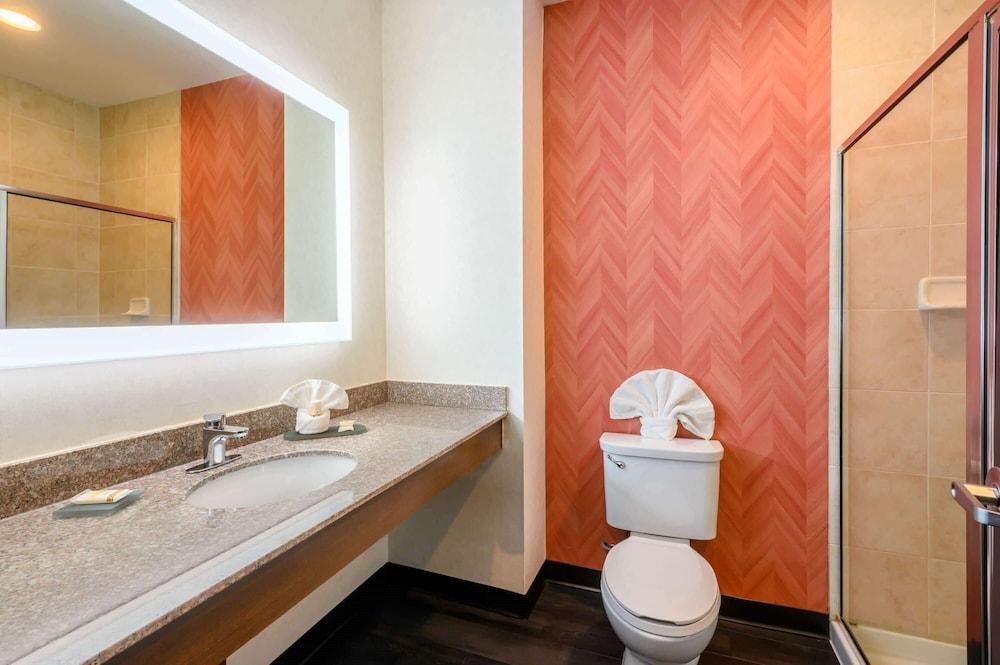 La Quinta Inn & Suites by Wyndham Longview North photo 18