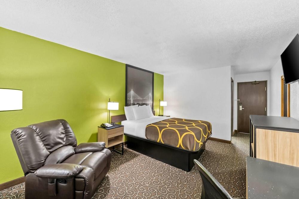 Super 8 by Wyndham Franklin photo 22