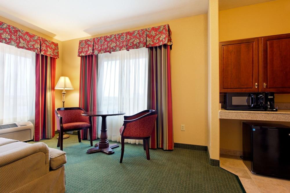 Holiday Inn Express Hotel & Suites San Antonio by IHG photo 5