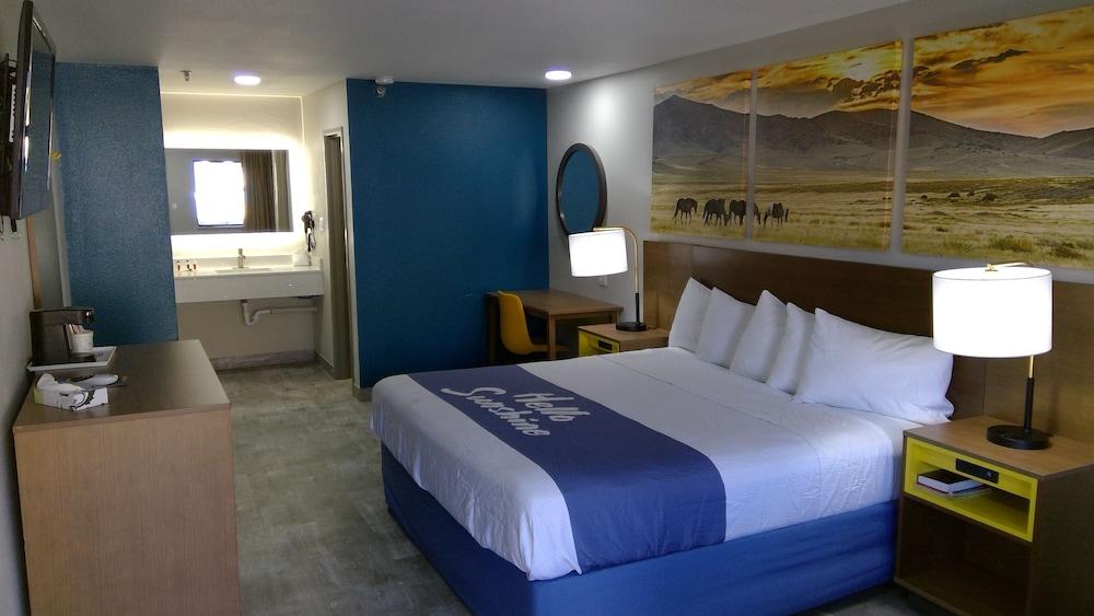 Days Inn by Wyndham Ruidoso Downs photo 25