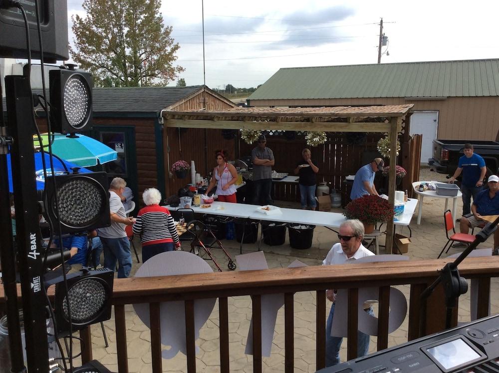 Bullwinkles Rustic Lodge photo 15
