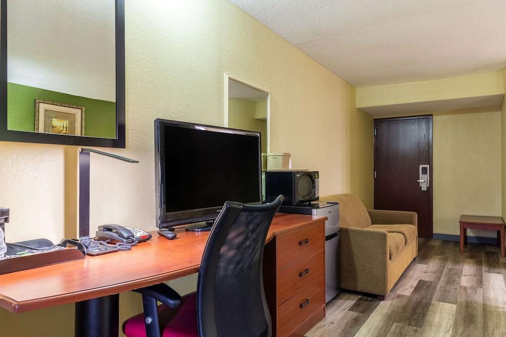 Quality Inn Baytown - Houston East photo 48