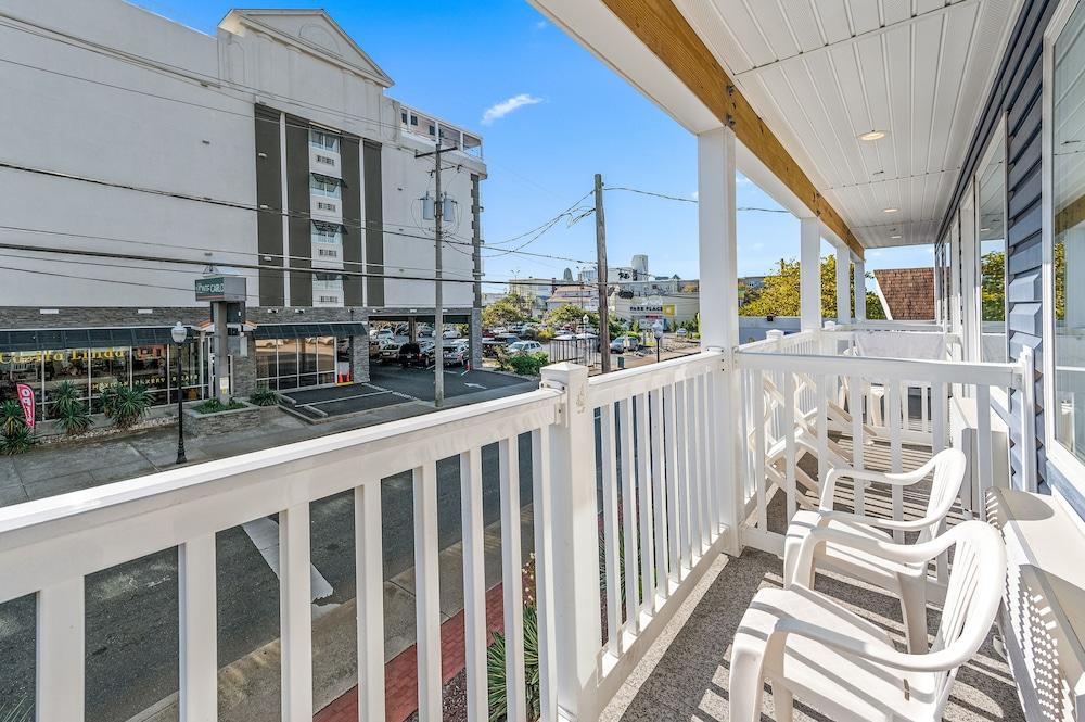 Beach Bum Inn photo 23
