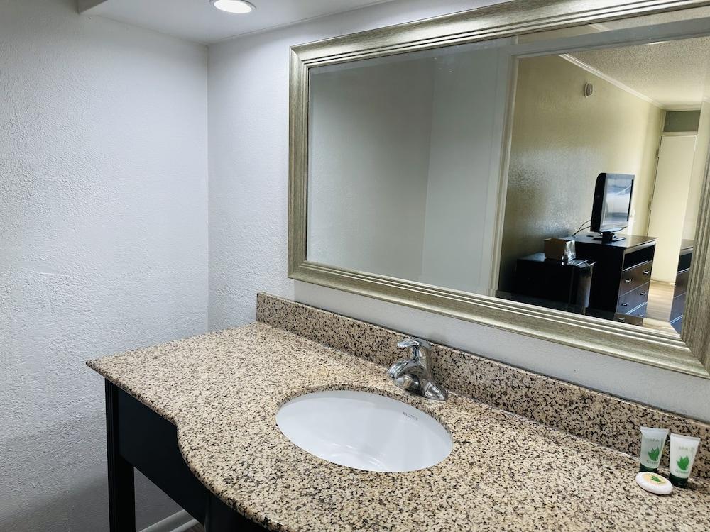 Astoria North Extended Stay photo 3