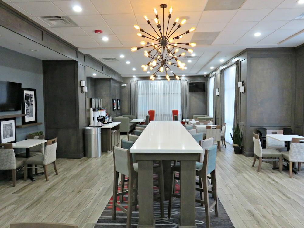 Hampton Inn by Hilton Detroit Dearborn photo 23